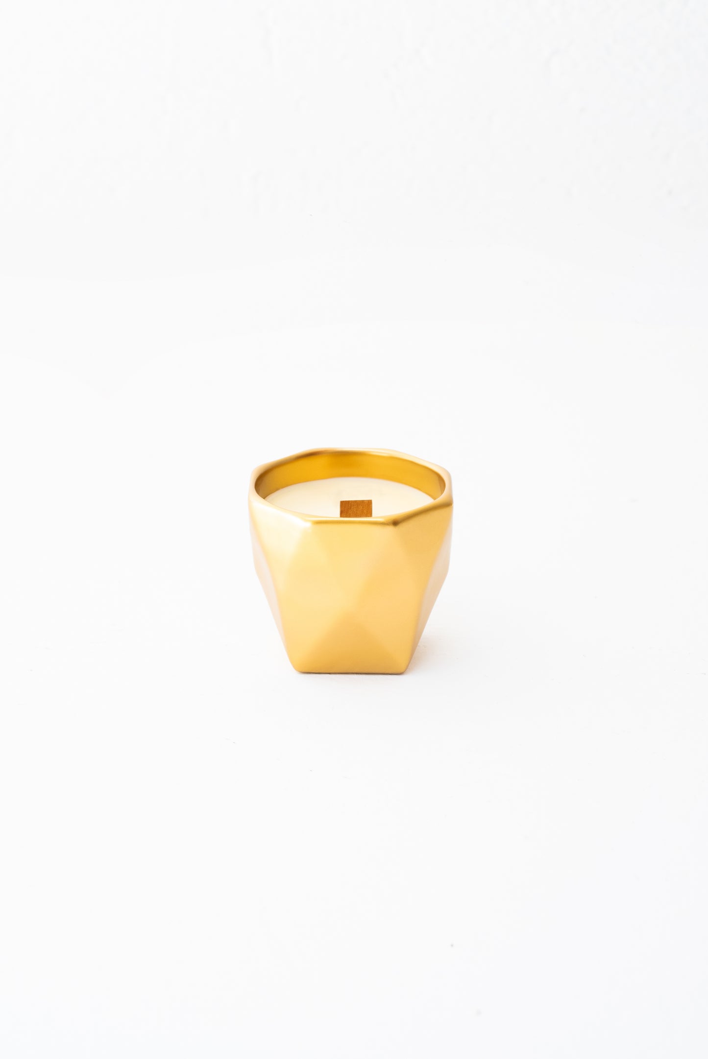 MOI GOLD LUXURY CANDLE - SPICY WOODY