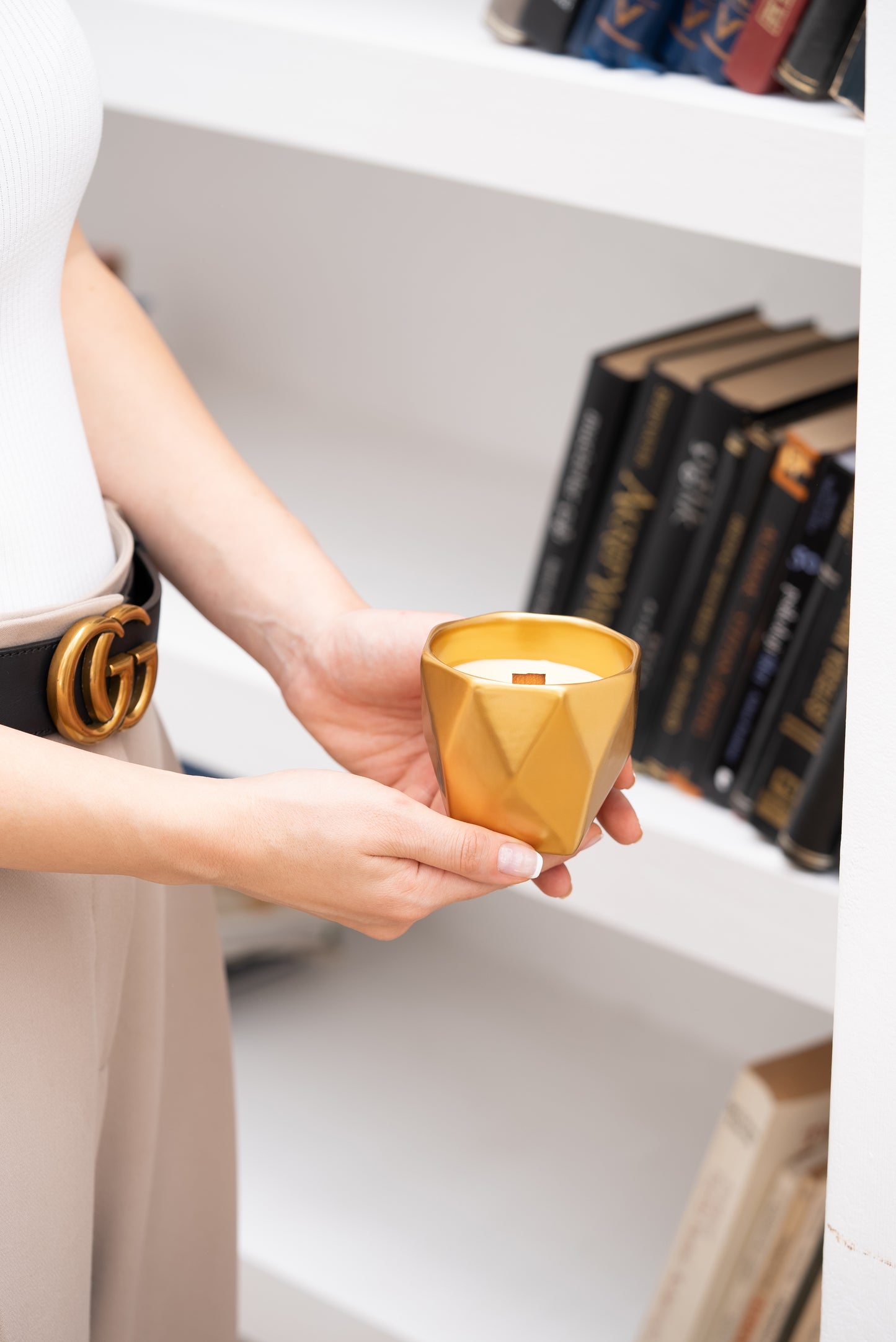 MOI GOLD LUXURY CANDLE - SPICY WOODY