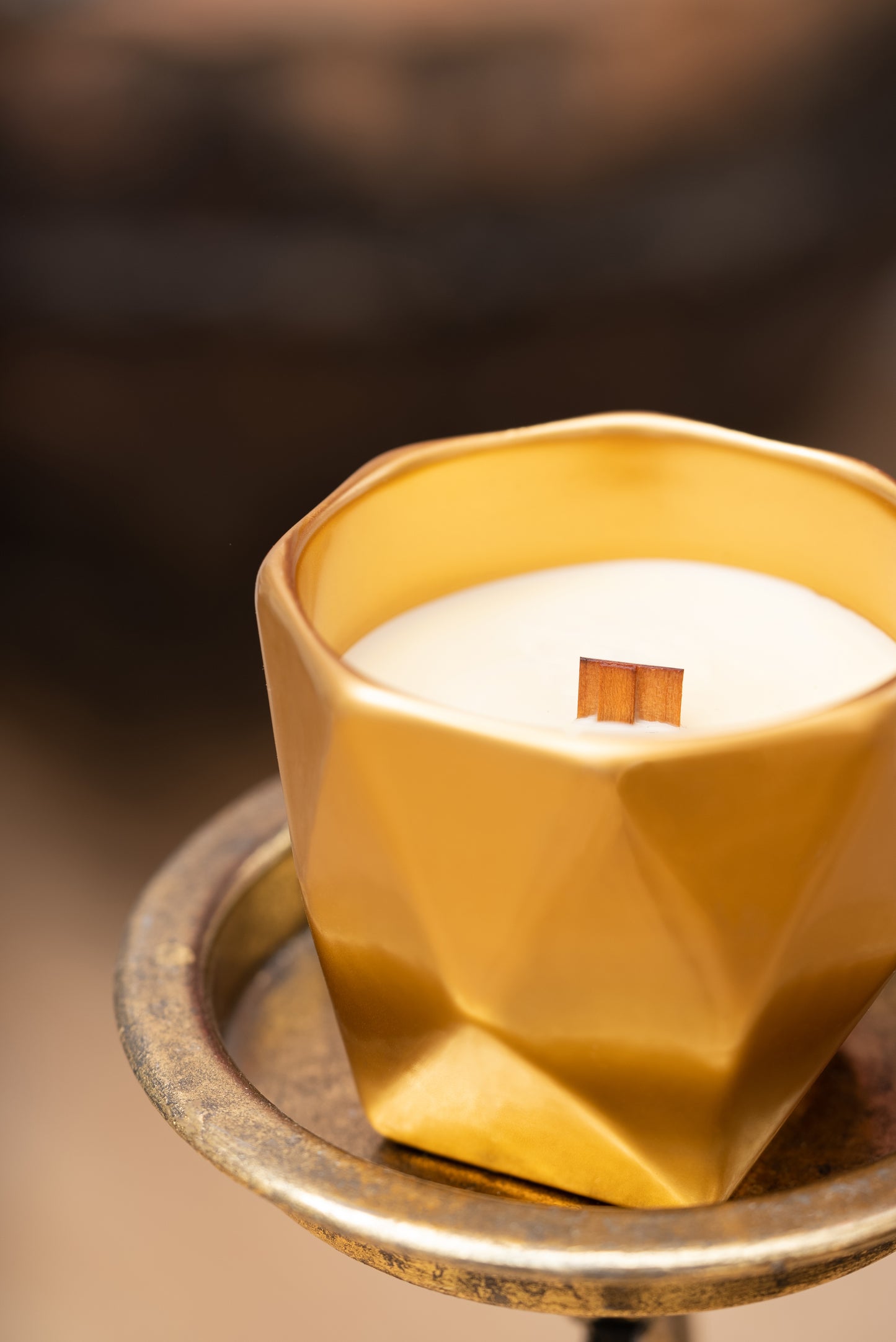 MOI GOLD LUXURY CANDLE - SPICY WOODY