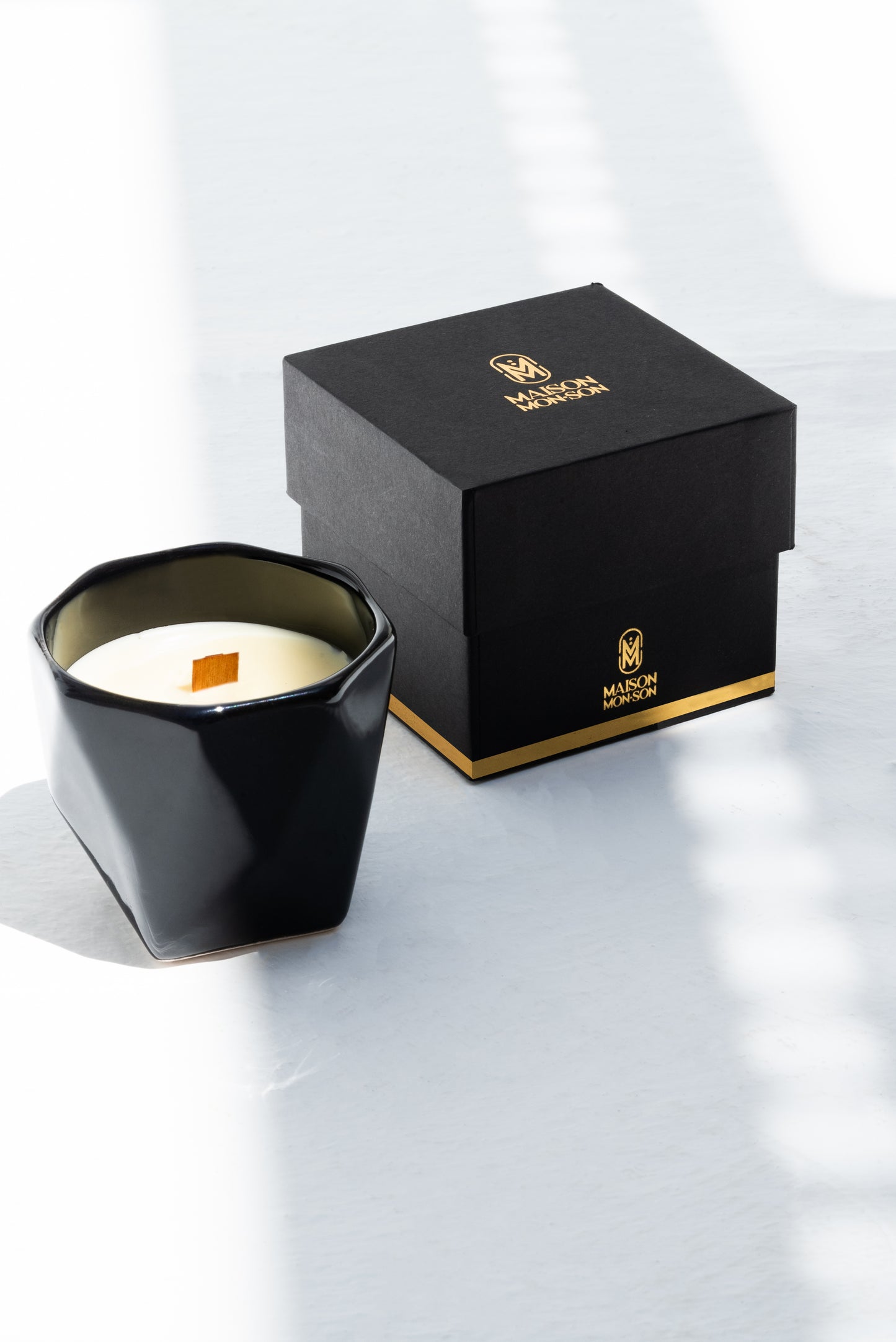 MOI BLACK LUXURY CANDLE - FLORAL