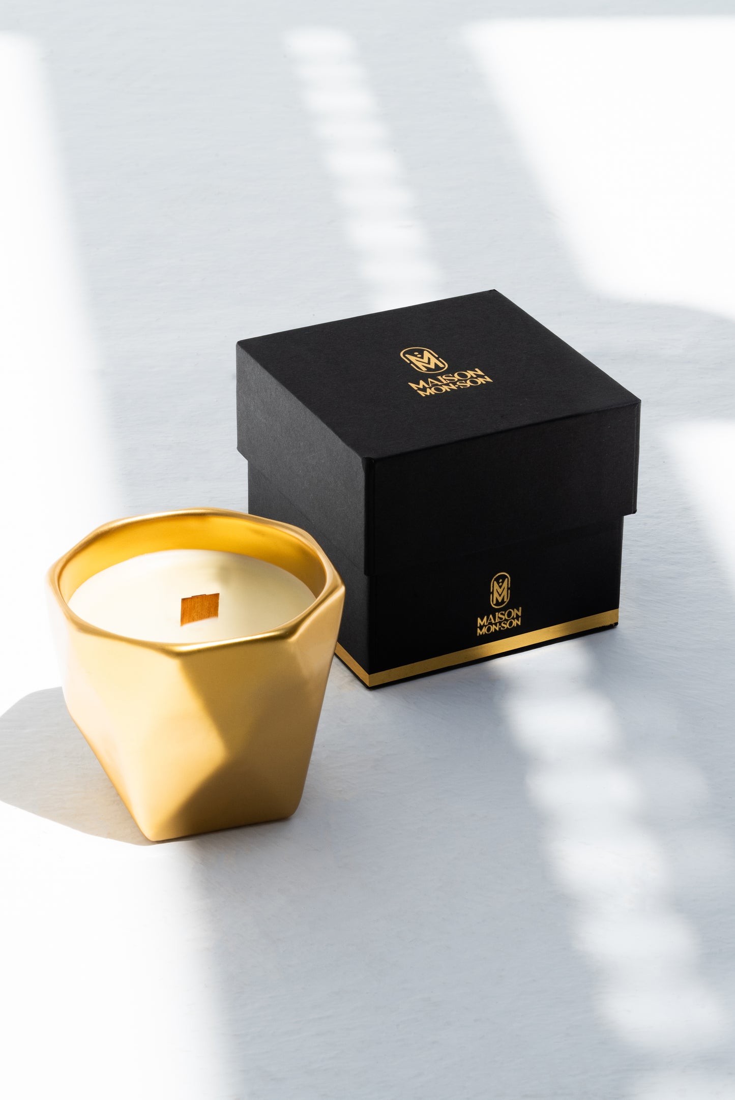 MOI GOLD LUXURY CANDLE - SPICY WOODY