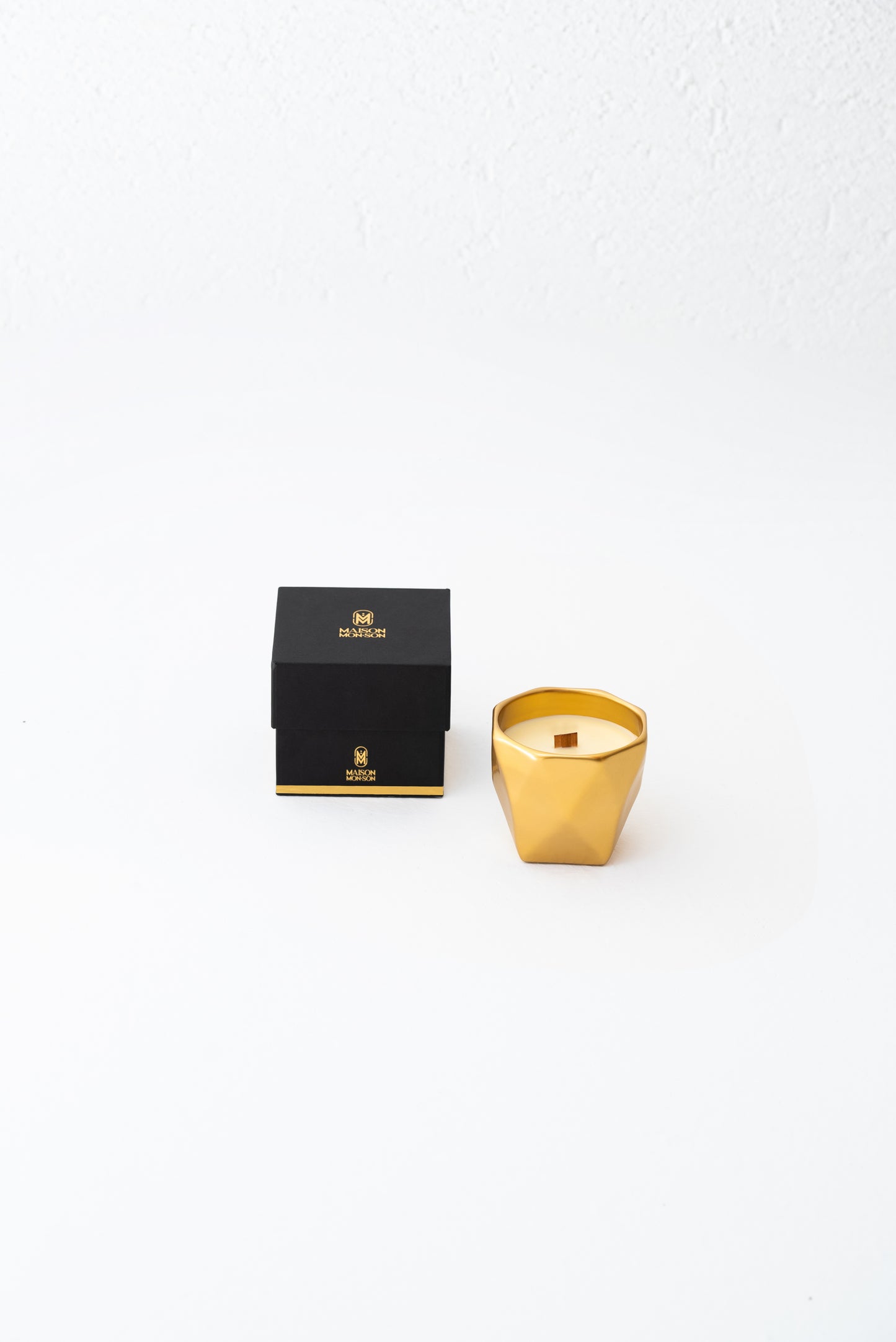 MOI GOLD LUXURY CANDLE - SPICY WOODY