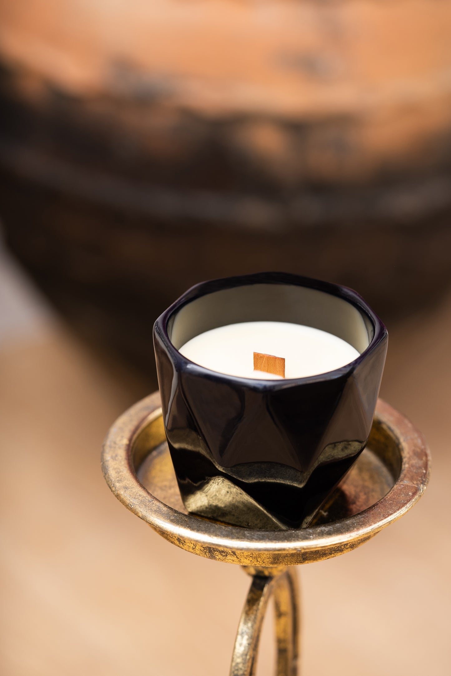 MOI BLACK LUXURY CANDLE - SPICY WOODY