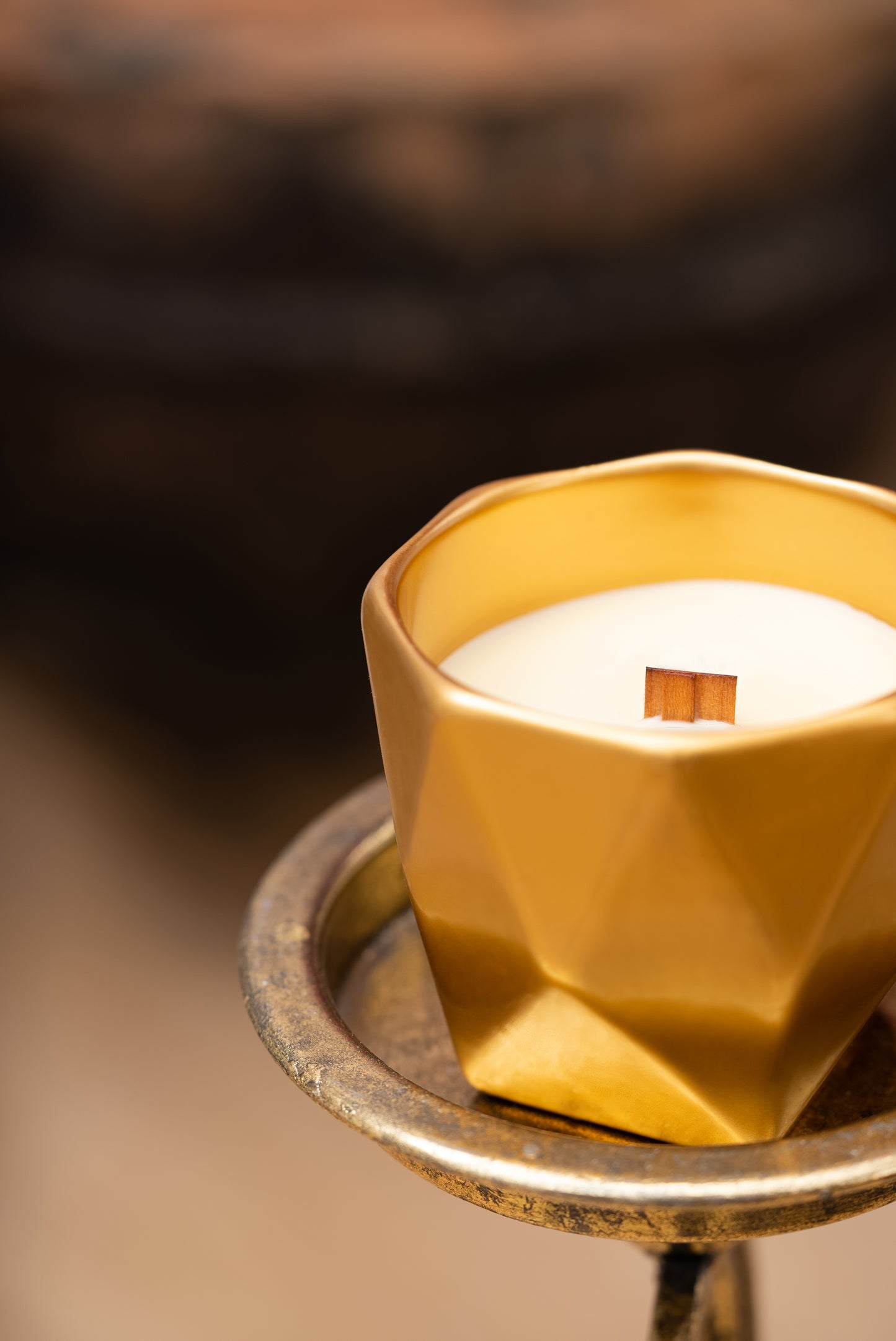 MOI GOLD LUXURY CANDLE - SPICY WOODY