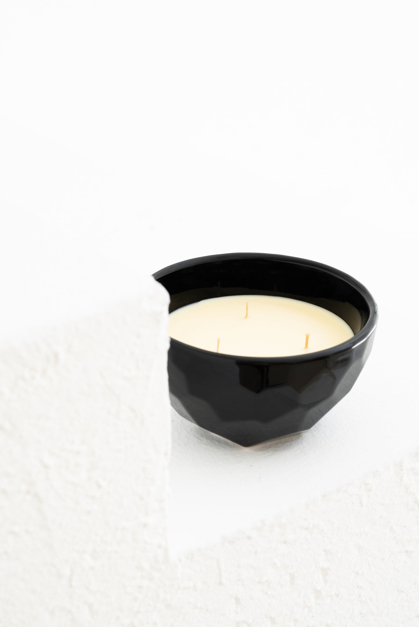 TOI BLACK LUXURY CANDLE - SPICY WOODY