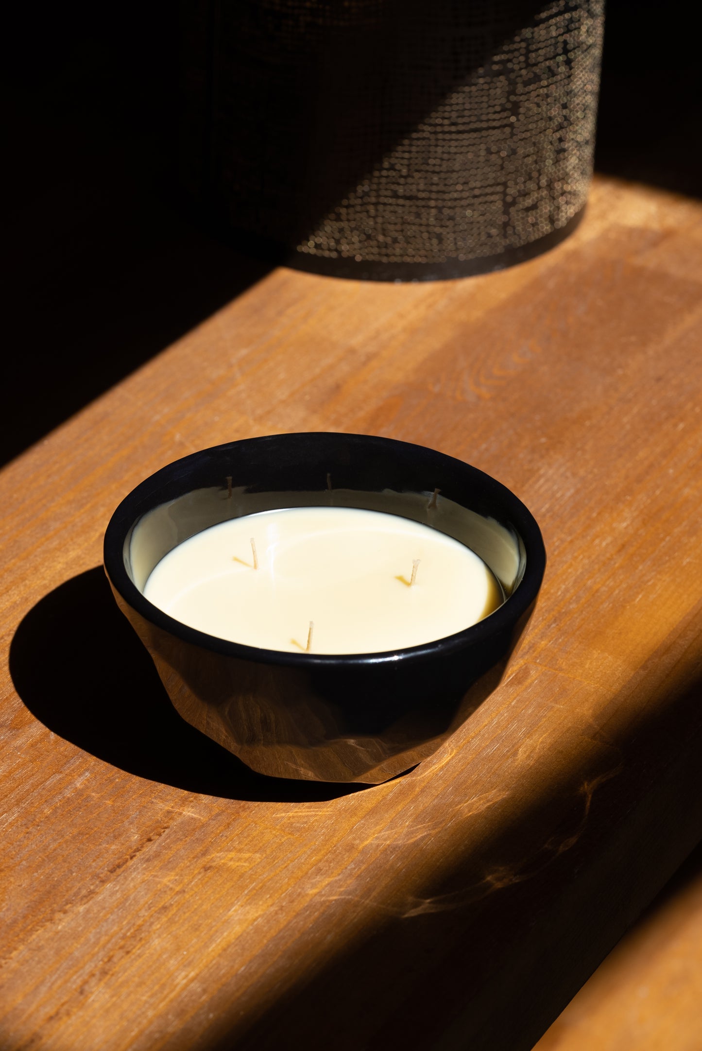 TOI BLACK LUXURY CANDLE - SPICY WOODY