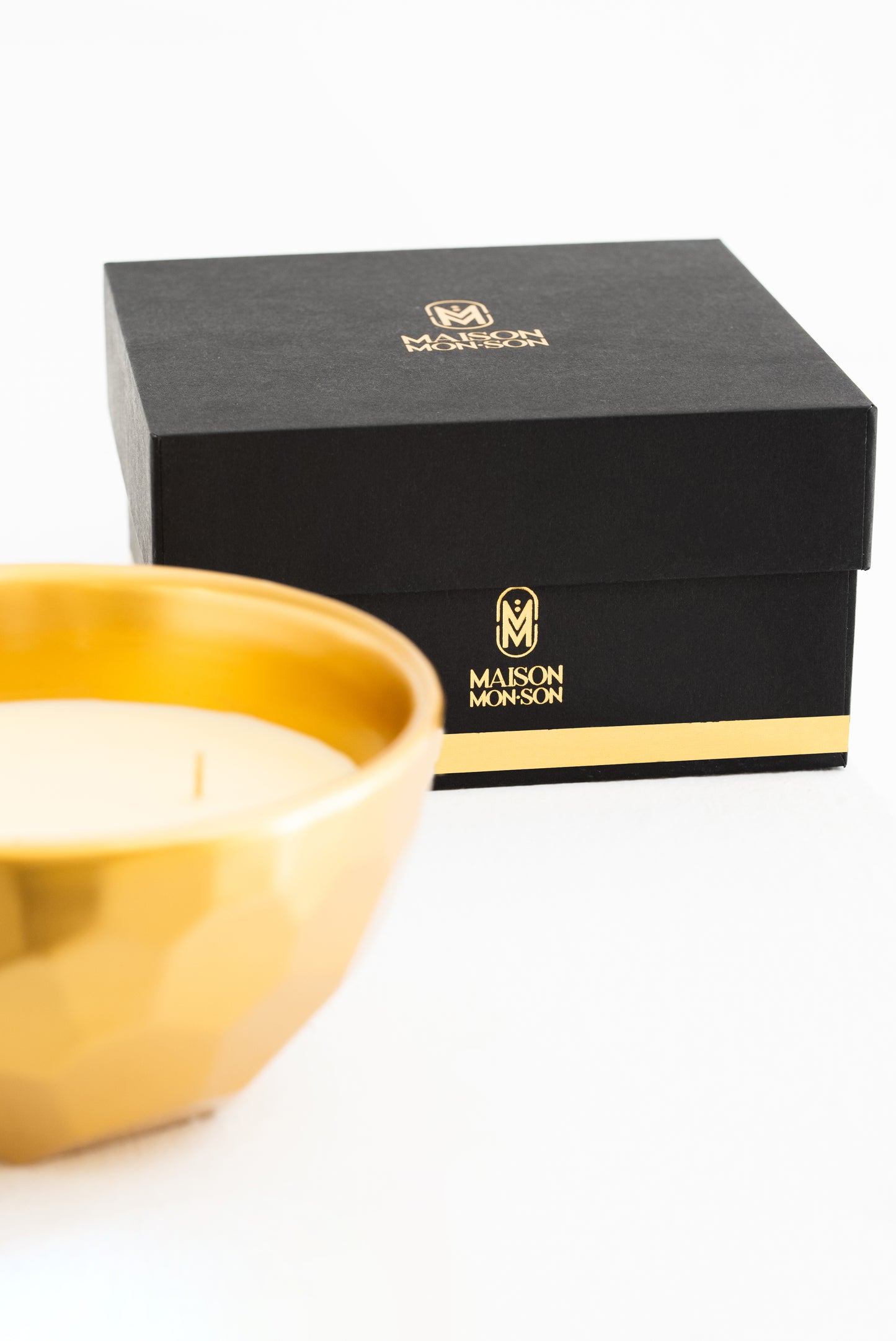 TOI GOLD LUXURY CANDLE - SPICY WOODY