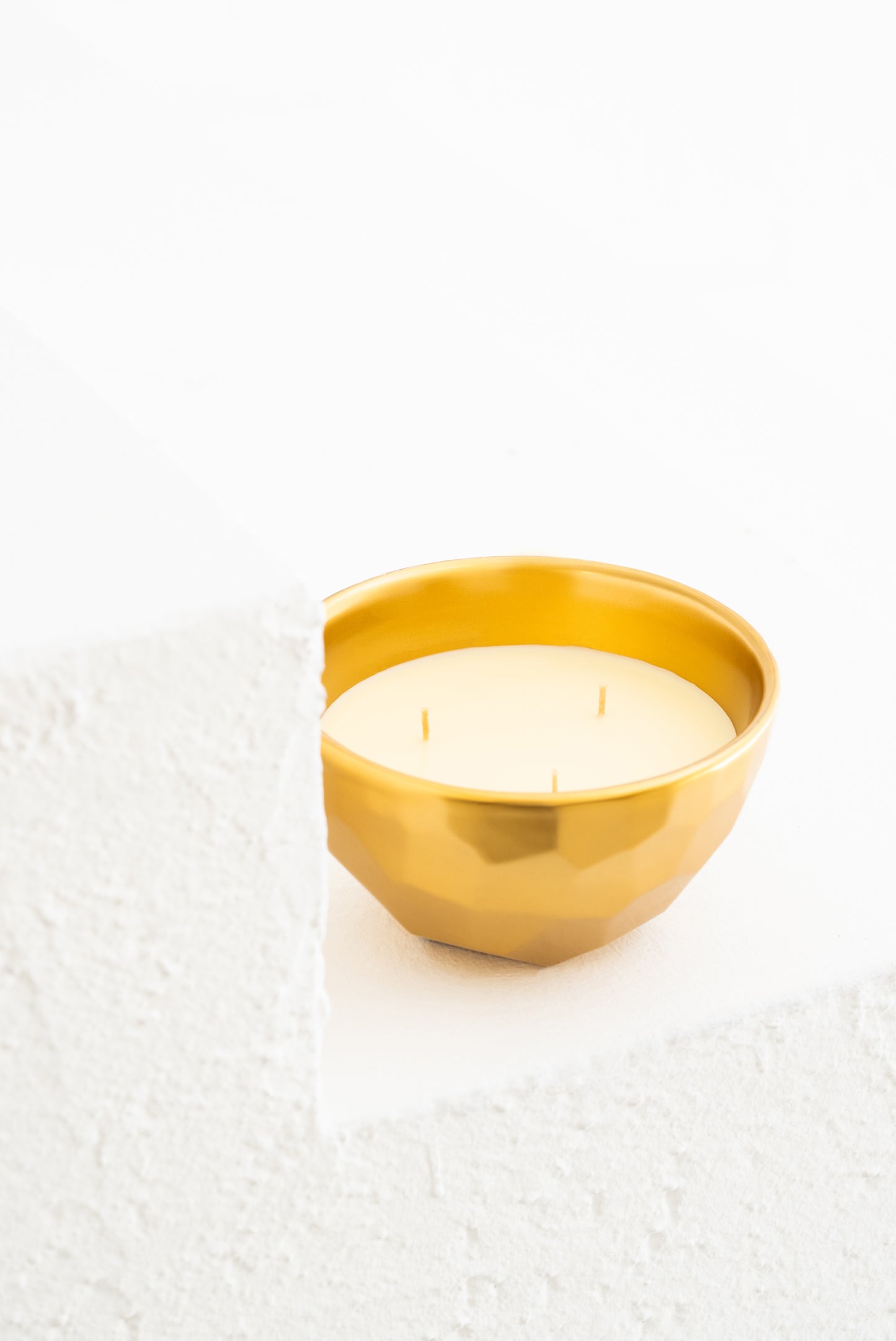 TOI GOLD LUXURY CANDLE - SPICY WOODY
